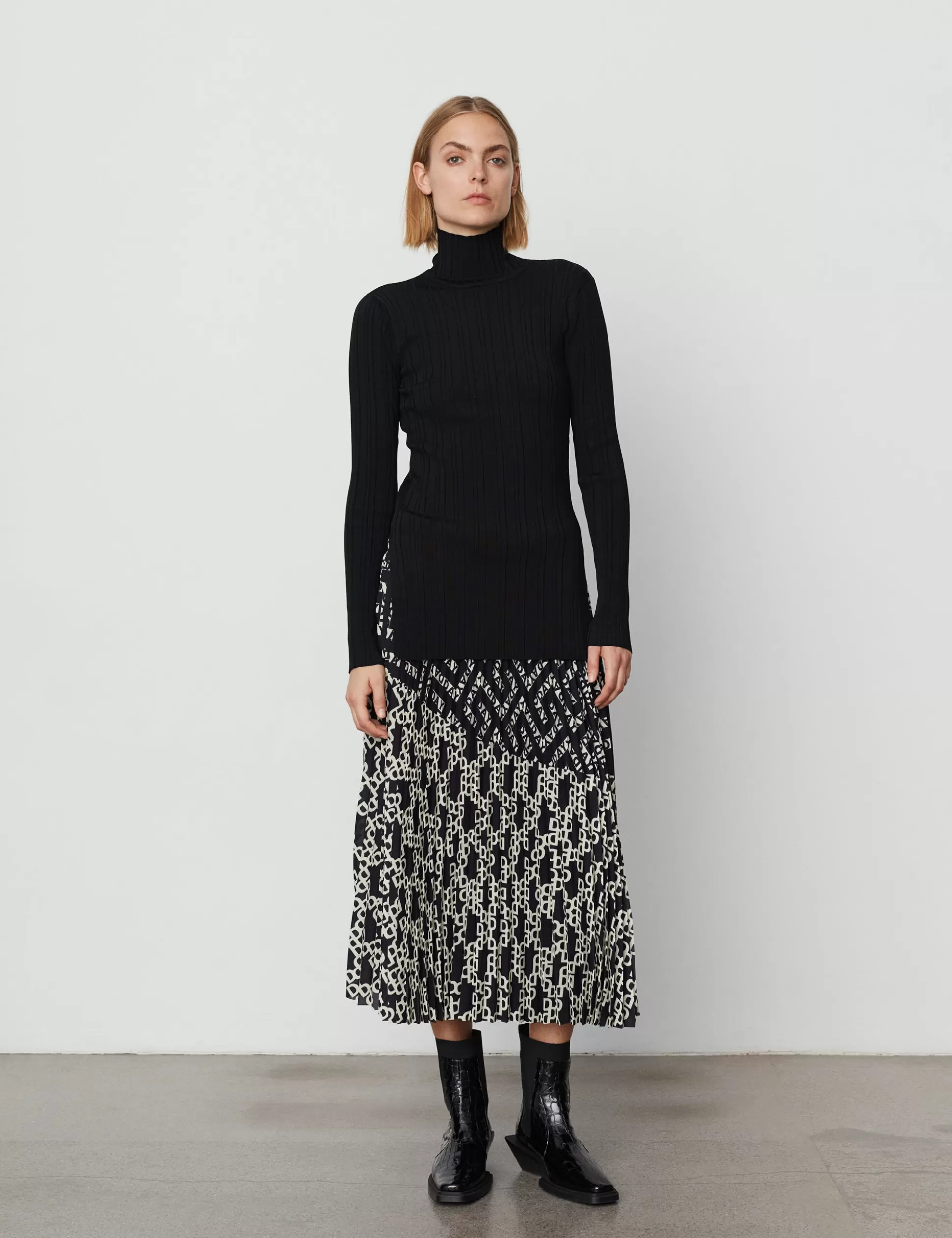 Sale Mia - Graphic Mix Women Skirts